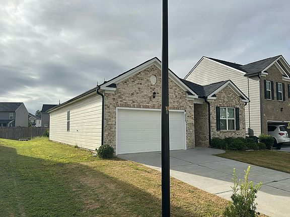 3rd image of 2115 Waycross Ln