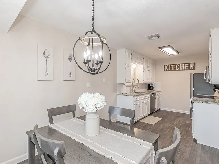 340 Gloria St — Photo 12