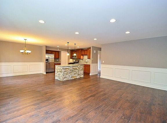 4th image of 406 Langford Dr