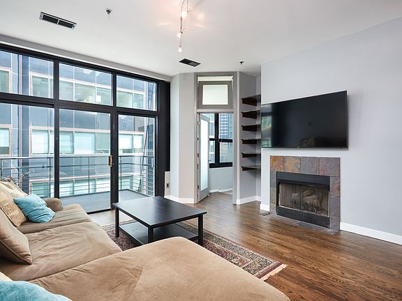 4th image of 130 S Canal St APT 814