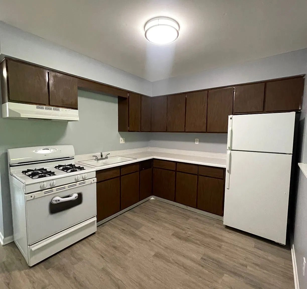 1 bed, 750 sqft, $1,150 — Photo 2