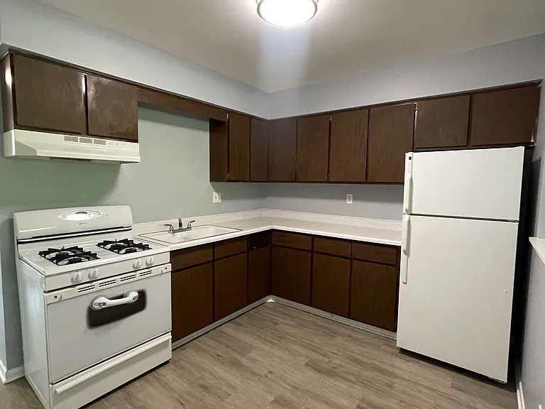 2355 Lewis Ave #10-8 — Photo 2