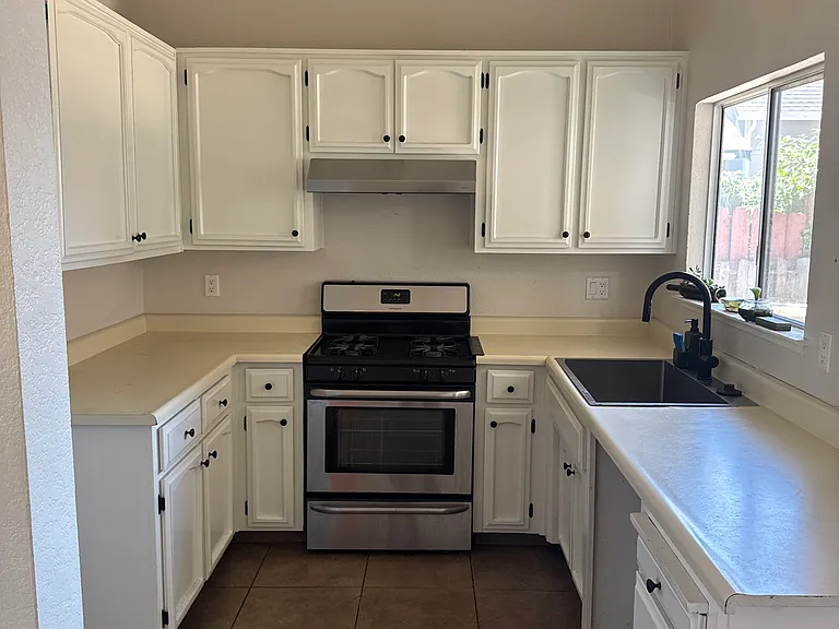 1532 Atteboro Ct — Photo 5