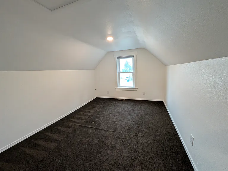 319 Blakeley St — Photo 16