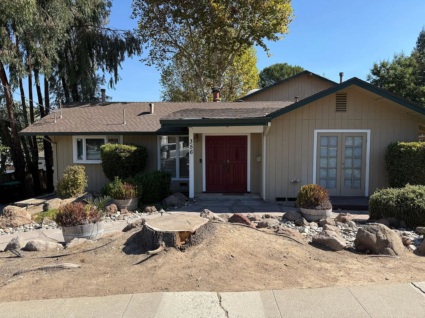 Amazing Property In A Great Neighborhood!! Over 13,000 Sq. Ft Lot Low Maintenance. Privacy Galore!! — Photo 1