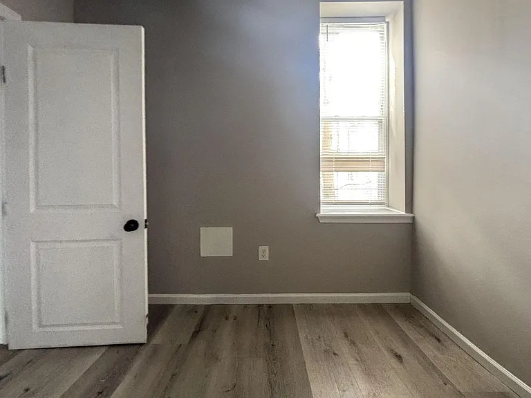 112 N Wilton St — Photo 8