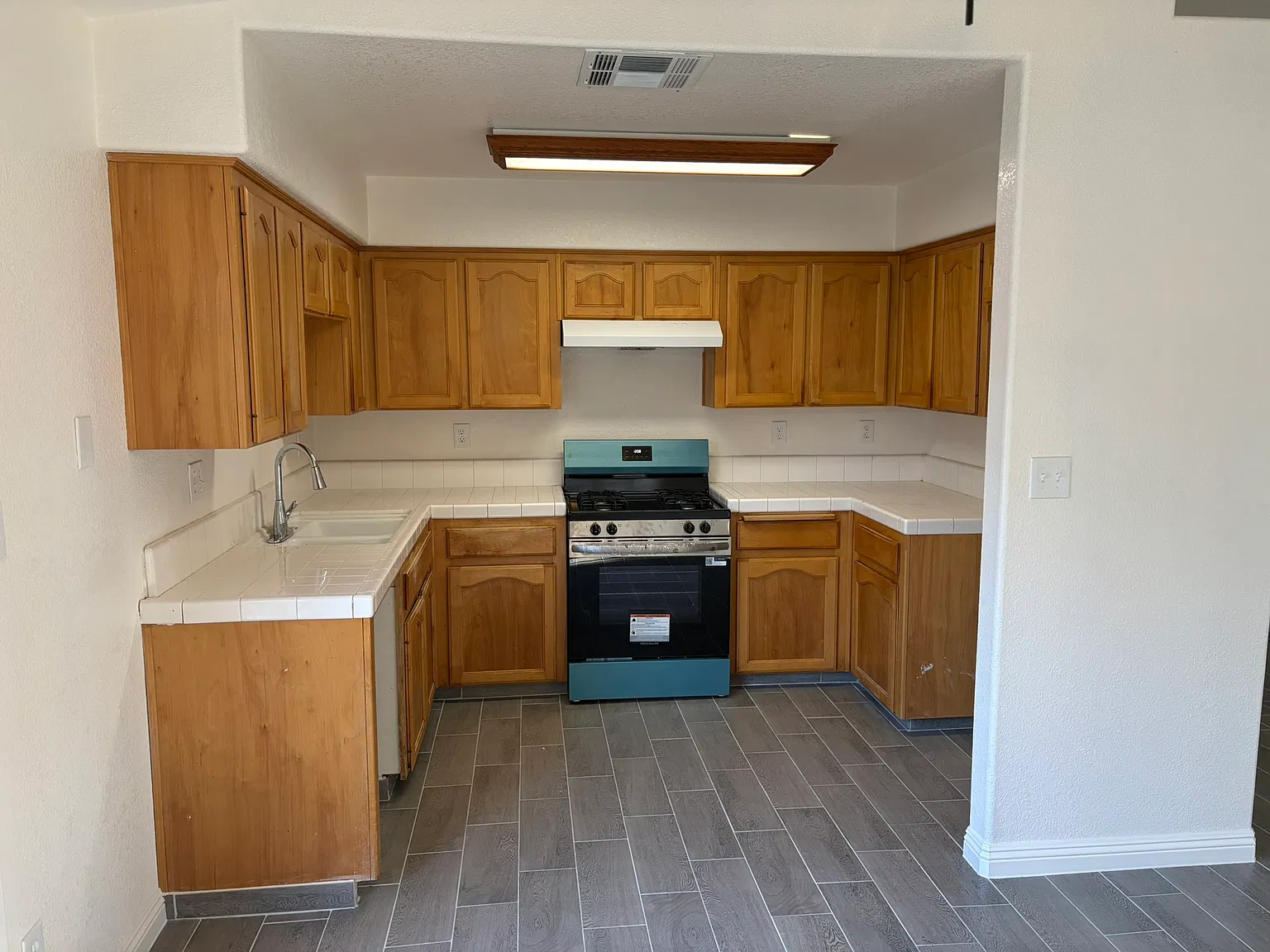 4 bed, 1363 sqft, $2,300 — Photo 2
