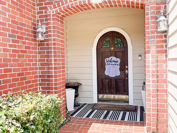 2nd image of 111 Bayside Cir