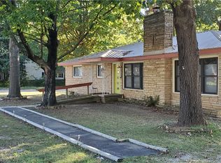 122 S Summit St, Prairie Grove, AR 72753