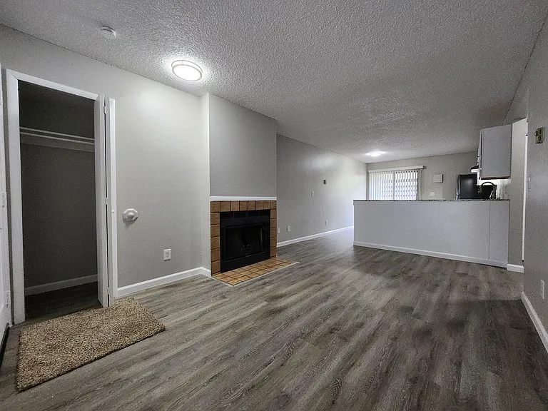 2922 Straus Ln #D — Photo 7