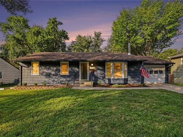 13254 Park Hills Dr, Grandview, MO 64030