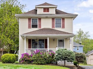 935 Whitney Rd W, Fairport, NY 14450