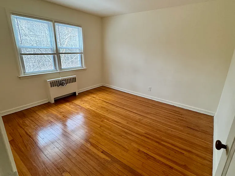 4 Springwood Cir #4I — Photo 3