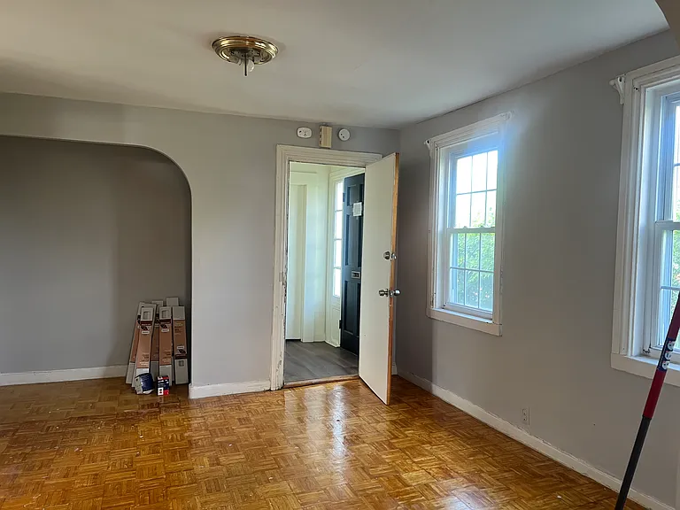 1042 Douglas Ave — Photo 5