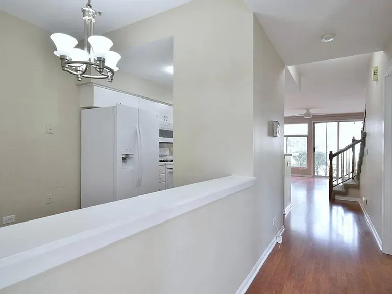 1134 E Addison Ave — Photo 2