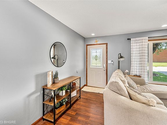 3rd image of 209 N M St