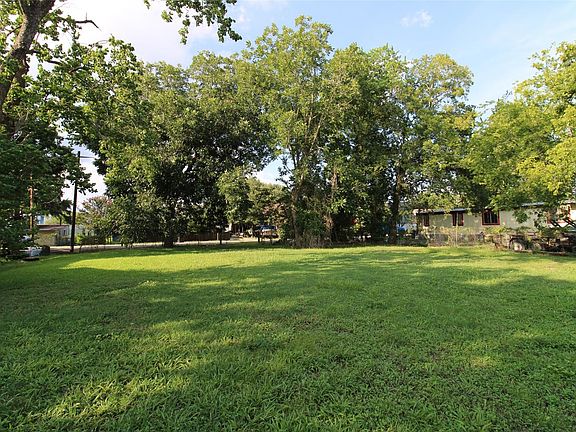 3rd image of 125 Hillsman Ln