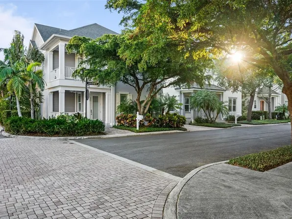 1756 Stapleton St, Sarasota, FL 34239