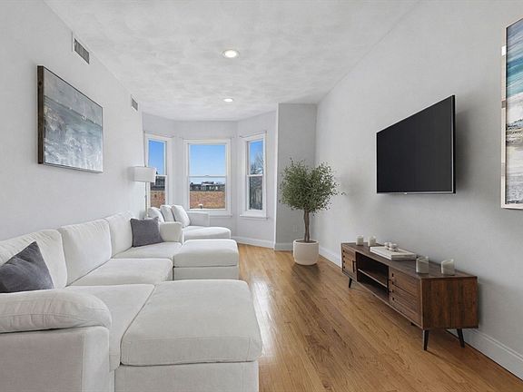 3rd image of 587 E 4th St #3