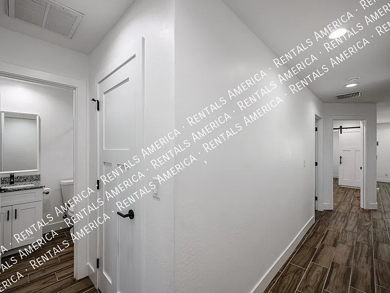526 S Crismon Rd — Photo 14