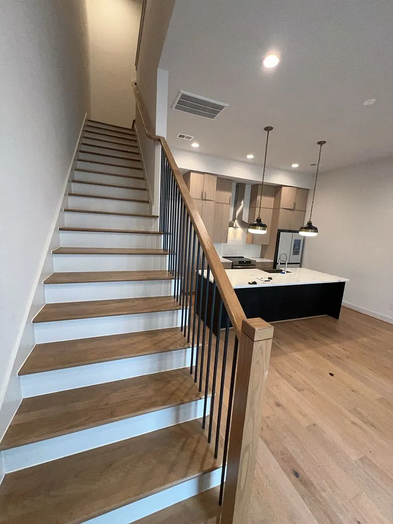 2414 Gray St - Ask about our No Cash Security Deposit Option — Photo 4
