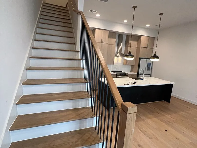 2414 Gray St — Photo 4