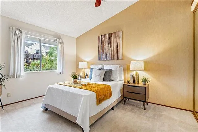 1034 Cedar Gables Dr — Photo 12