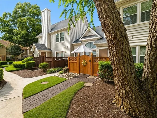 705 Rapidan River Ct APT E, Chesapeake, VA 23320