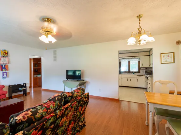 236 Gilhaven Dr, Paducah, KY 42003