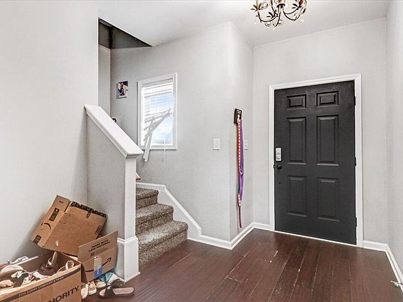 5th image of 83 N Farm Dr