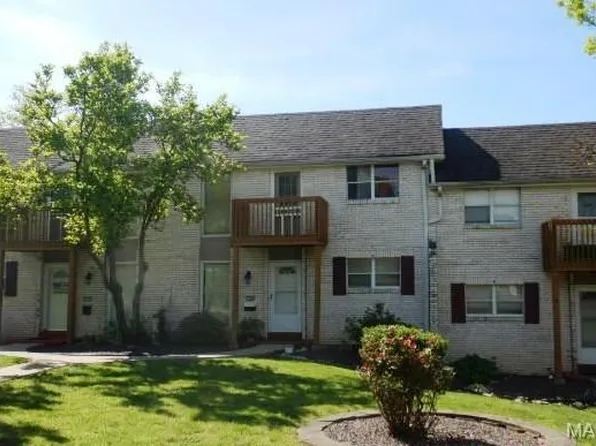 5784 Westphalia Ln, Saint Louis, MO 63129