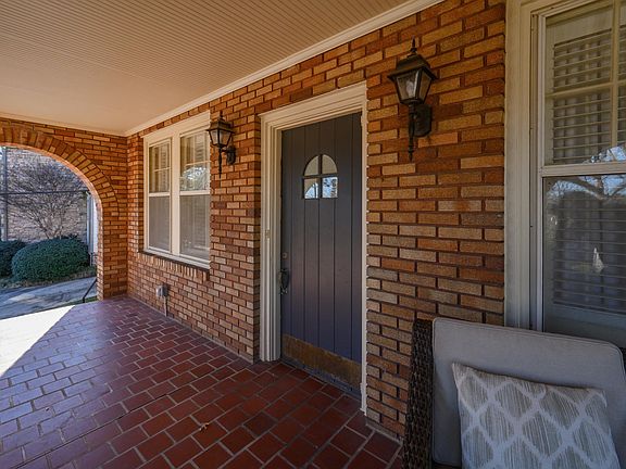 5th image of 1901 Kensington Rd