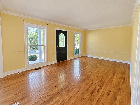 2nd image of 40 Rhinehart Cir