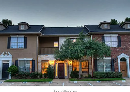 218 Forest Dr — Photo 2