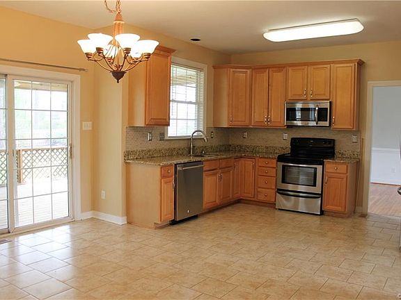 3rd image of 12416 Summer Creek Ct