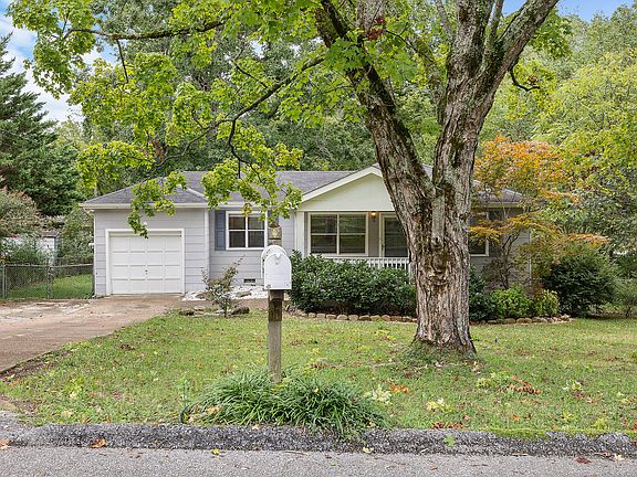 4th image of 3860 Fairfax Dr