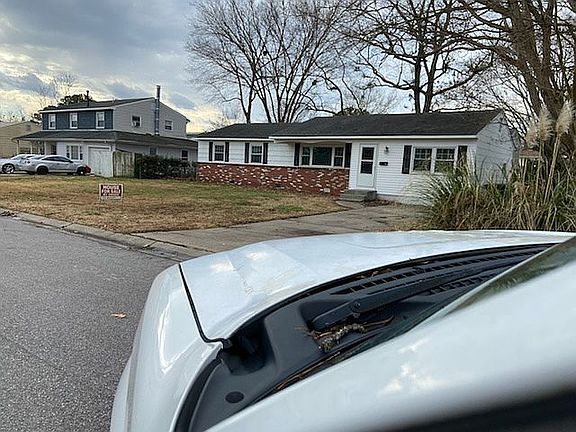 2nd image of 815 Holly Hedge Ave