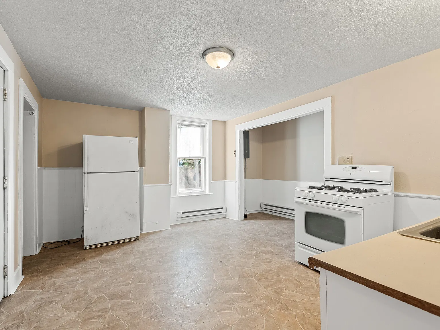 2 bed, 1150 sqft, $1,525 — Photo 3