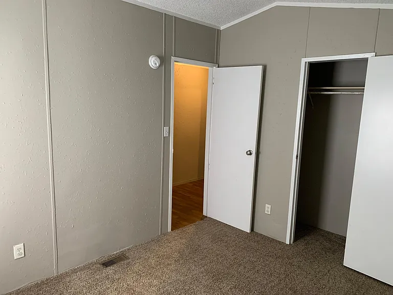 7400 S Council Rd — Photo 9