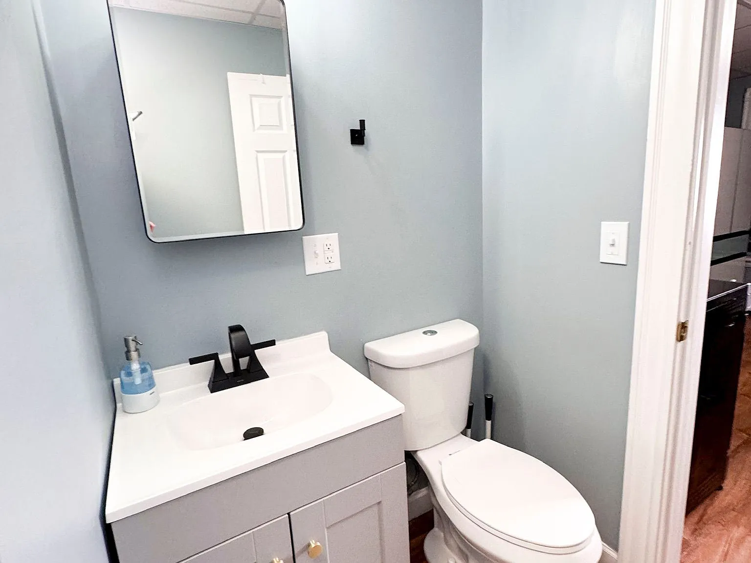 127A Howe St — Photo 3