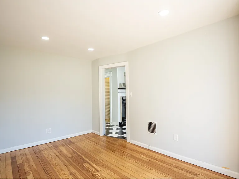 24 Edwards Ct #1 — Photo 5