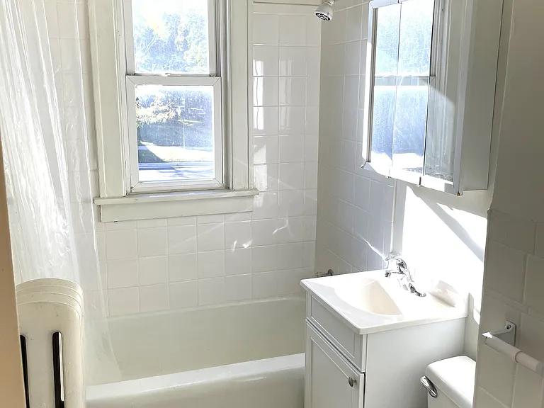 1576 Portland Apartments — Photo 6