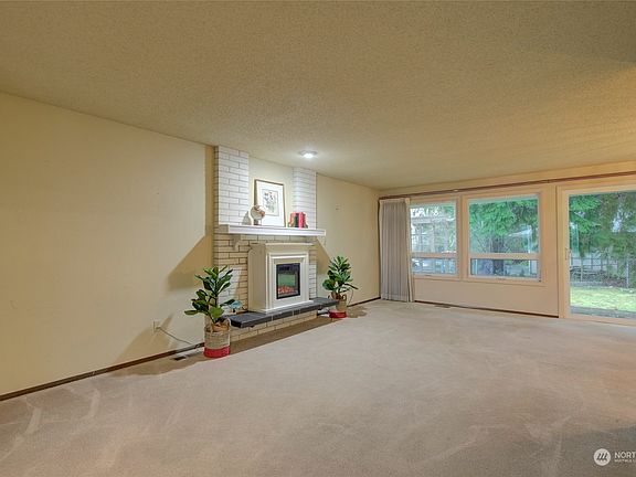 3rd image of 1811 Graves Avenue