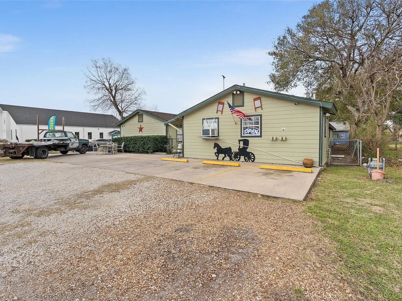 2 bed, 1.0 bath, 2898 sqft, $850 — Photo 3