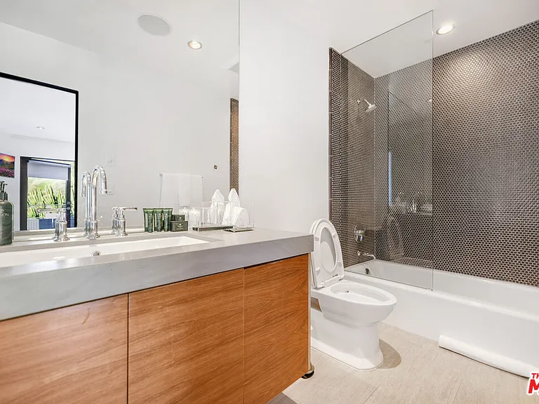 1735 Summitridge Dr — Photo 30