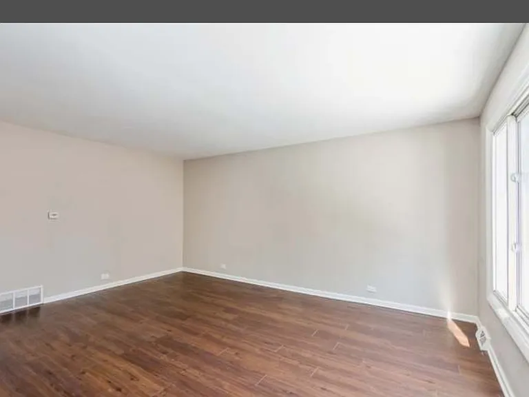 4740 Main St #D — Photo 4