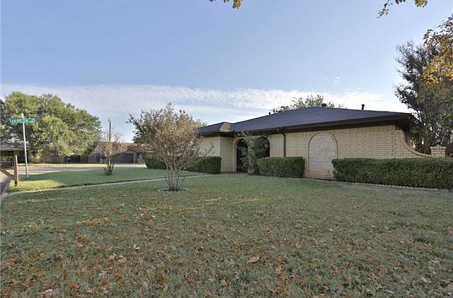 1st image of 2301 Vicki Dr