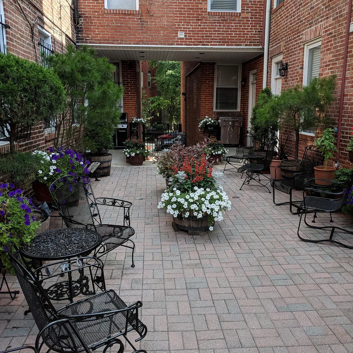 2 bed, 2.5 bath, 2078 sqft, $6,000 — Photo 2