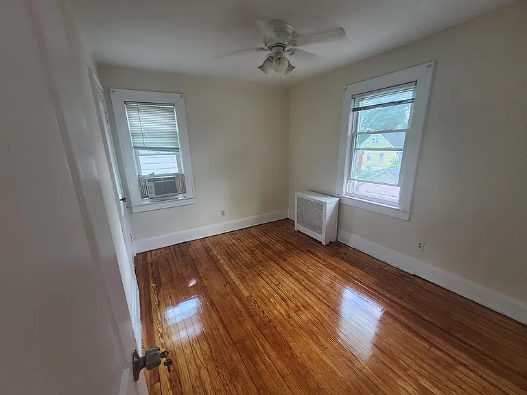 208 Clover St — Photo 10