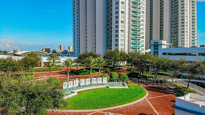 241 Riverside Dr #2103